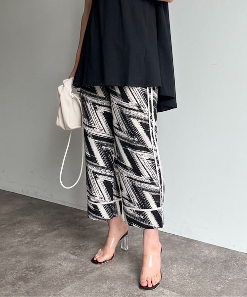 prose verse（プロズヴェール）の「《WEB限定》幾何柄パイピングラインパンツ（その他パンツ・レディース・オフホワイト・ﾌﾘ-）」の3枚目の写真
