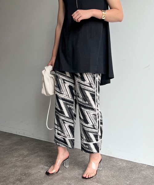 prose verse（プロズヴェール）の「《WEB限定》幾何柄パイピングラインパンツ（その他パンツ・レディース・オフホワイト・ﾌﾘ-）」の7枚目の写真