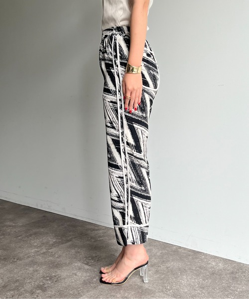 prose verse（プロズヴェール）の「《WEB限定》幾何柄パイピングラインパンツ（その他パンツ・レディース・オフホワイト・ﾌﾘ-）」の15枚目の写真