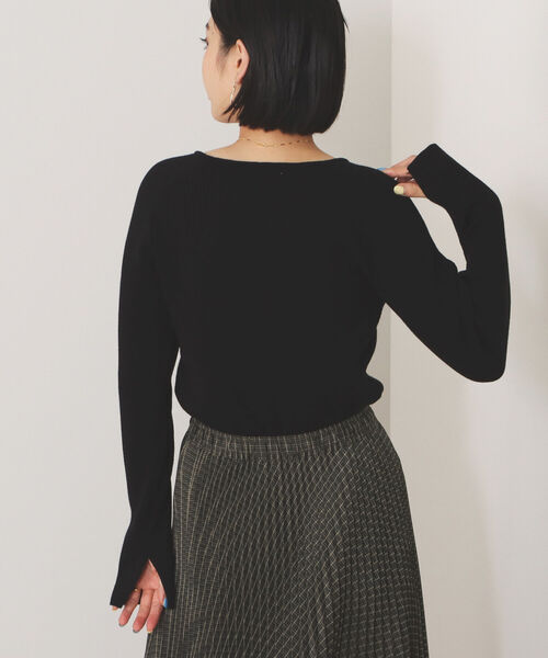 BEAMS HEART(ビームスハート)の「BEAMS HEART / Vネック リブプルオーバー(ニット/セーター・レディース・ブルー/ブラック/ベージュ・FREE)」の14枚目の写真