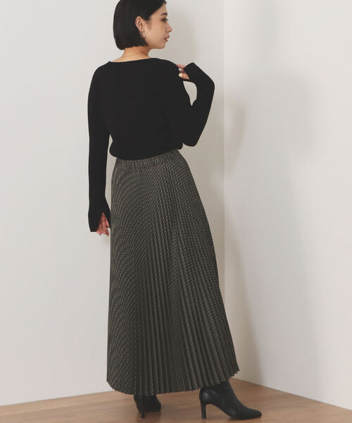 BEAMS HEART(ビームスハート)の「BEAMS HEART / Vネック リブプルオーバー(ニット/セーター・レディース・ブルー/ブラック/ベージュ・FREE)」の16枚目の写真