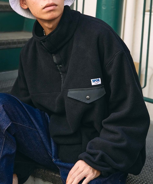 SPOC STORE（スポックストア）の「【SPOC STORE】ワンポイントロゴネーム オーバーサイズハーフボタンフリース（スウェット・レディース・パープル/ライトグレー/ブラック/アイボリー/ブルーグリーン/ブルー・M/L）」の3枚目の写真