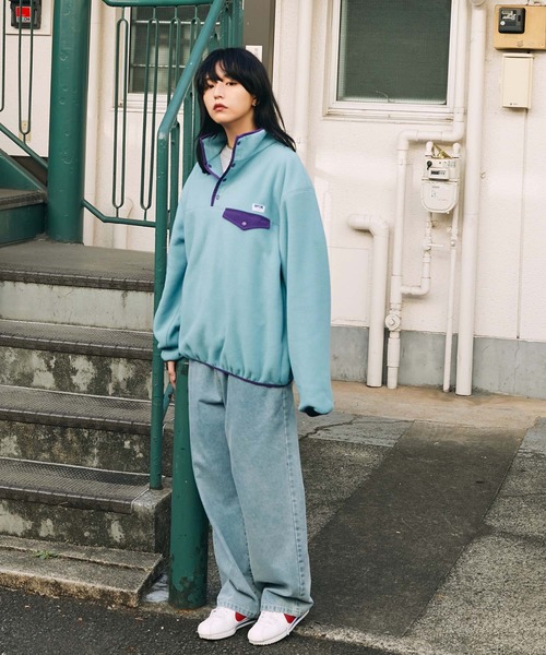 SPOC STORE（スポックストア）の「【SPOC STORE】ワンポイントロゴネーム オーバーサイズハーフボタンフリース（スウェット・レディース・パープル/ライトグレー/ブラック/アイボリー/ブルーグリーン/ブルー・M/L）」の10枚目の写真