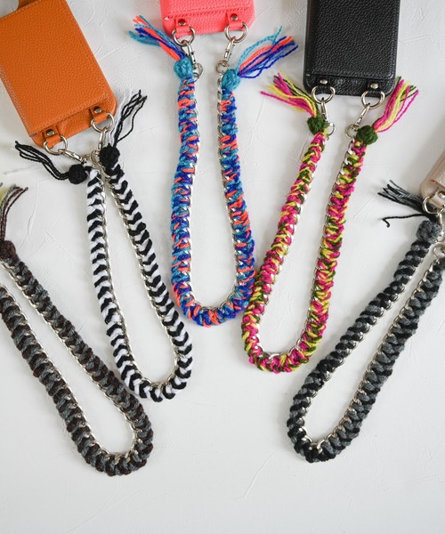 Editors Draw（エディターズドロー）の「チェーン編みハンドスマホストラップ シルバー（スマホグッズ・レディース・ホワイト×ブラック/ブラウン系その他/サックスブルー/ブラック×グレー/ピンク・ONE SIZE）」の10枚目の写真