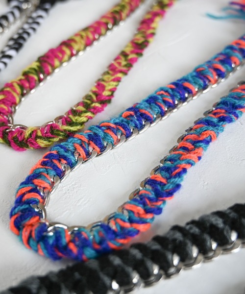 Editors Draw（エディターズドロー）の「チェーン編みハンドスマホストラップ シルバー（スマホグッズ・レディース・ホワイト×ブラック/ブラウン系その他/サックスブルー/ブラック×グレー/ピンク・ONE SIZE）」の11枚目の写真