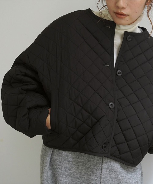 titivate(ティティベイト)の「キルティングショートジャケット(ノーカラージャケット・レディース・アイボリー/ブラック/グレイッシュベージュ・S/M)」の20枚目の写真