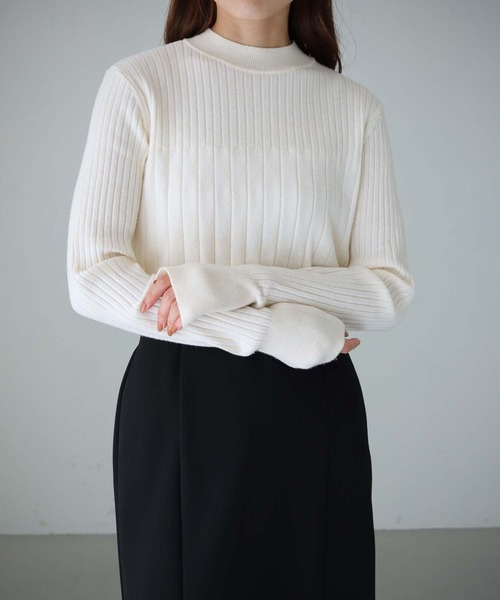 cheriella(シェリエラ)の「【cheriella】WEB限定ランダムリブプチハイネックニット新色追加 WEB LIMITED RANDOM RIB PETIT HIGH-NECK KNIT NEW COLOR(ニット/セーター・レディース・オフホワイト/パープル/レッド/ブラウン/ブラック/イエロー/ブルー/杢グレー・M)」の2枚目の写真