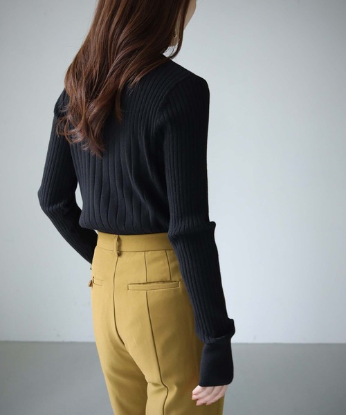 cheriella(シェリエラ)の「【cheriella】WEB限定ランダムリブプチハイネックニット新色追加 WEB LIMITED RANDOM RIB PETIT HIGH-NECK KNIT NEW COLOR(ニット/セーター・レディース・オフホワイト/パープル/レッド/ブラウン/ブラック/イエロー/ブルー/杢グレー・M)」の10枚目の写真