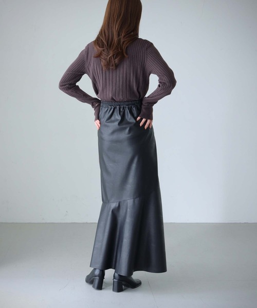 cheriella(シェリエラ)の「【cheriella】WEB限定ランダムリブプチハイネックニット新色追加 WEB LIMITED RANDOM RIB PETIT HIGH-NECK KNIT NEW COLOR(ニット/セーター・レディース・オフホワイト/パープル/レッド/ブラウン/ブラック/イエロー/ブルー/杢グレー・M)」の21枚目の写真