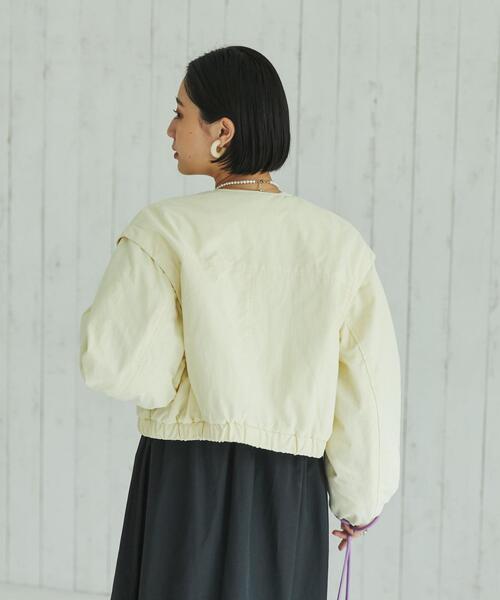 coen（コーエン）の「ショートパフブルゾン（ノーカラージャケット・レディース・ブラック/オフホワイト・M/L）」の7枚目の写真