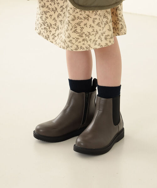 BEAMS mini（ビームスミニ）の「BEAMS mini / フェイクレザー サイドゴアブーツ（16～19cm）（ブーツ・キッズ・ブラック/チャコールグレー・19/17/18/16）」の3枚目の写真