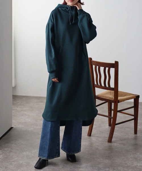 Fizz(フィズ)の「【Fizz/フィズ】 裏シャギーハイネックパーカーワンピース(ワンピース・レディース・ブルー/カーキ/グレイッシュベージュ/ブラック/ダークグリーン/アイボリー・M)」の4枚目の写真