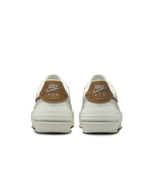 NIKE（ナイキ）の「ナイキ エア フォース 1 PLT.AF.ORM ウィメンズシューズ / 厚底 / Nike Air Force 1 PLT.AF.ORM Women's Shoes＜22.5-28cm 展開＞（スニーカー・レディース・クリーム・22.5/23/23.5/24/24.5/25/25.5/26/27/27.5/28）」の5枚目の写真