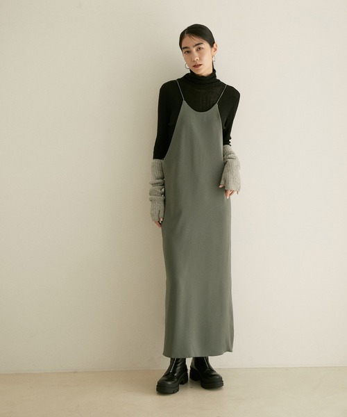 SALON adam et rope'（サロン アダム エ ロペ）の「アメリカンスリーブキャミワンピース（ワンピース・レディース・スミクロ/カーキ・FREE）」の4枚目の写真