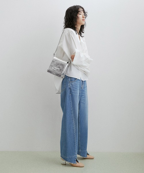 ADAM ET ROPE'（アダムエロペ）の「メタリック2WAYロゴバッグ（ショルダーバッグ・レディース・シルバー/ブラック・FREE）」の6枚目の写真