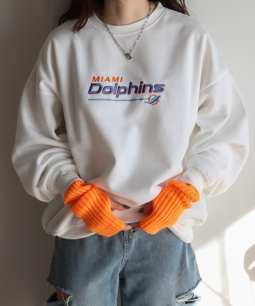 NBA/NFL/NHL/MLB（エヌビーエーエヌエフエルエヌエイチエルエムエルビー）の「MIAMI Dolphins NFL チームロゴ刺繍スウェットトレーナー（スウェット・レディース・ホワイト/グレー・M/L）」の4枚目の写真