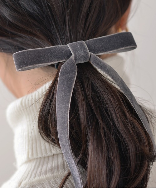 Monocoro toppi(モノコロトッピ)の「ベロア リボン ロング ヘアゴム(ヘアゴム・レディース・ブラウン/グレー/ブラック/カーキ・フリー)」の9枚目の写真