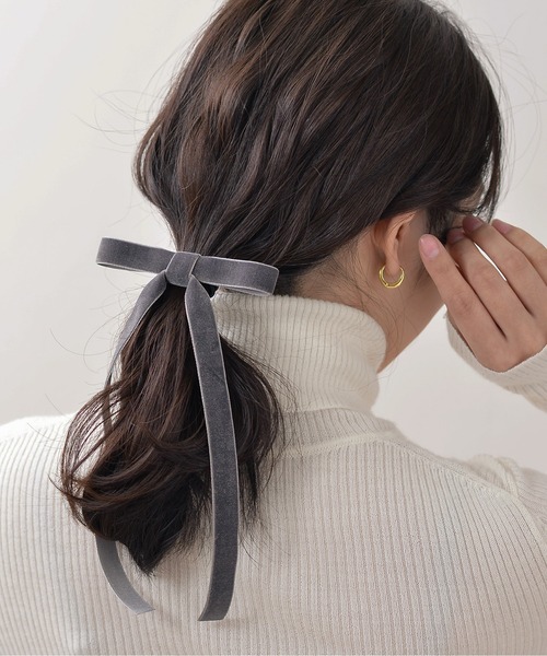 Monocoro toppi(モノコロトッピ)の「ベロア リボン ロング ヘアゴム(ヘアゴム・レディース・ブラウン/グレー/ブラック/カーキ・フリー)」の6枚目の写真
