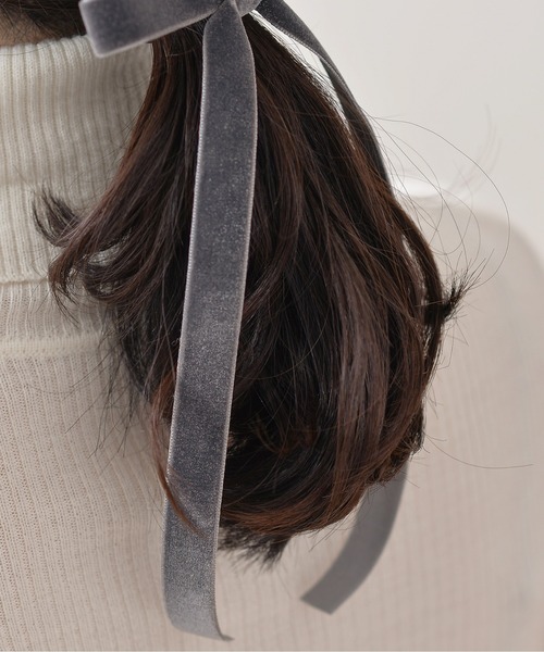 Monocoro toppi(モノコロトッピ)の「ベロア リボン ロング ヘアゴム(ヘアゴム・レディース・ブラウン/グレー/ブラック/カーキ・フリー)」の10枚目の写真