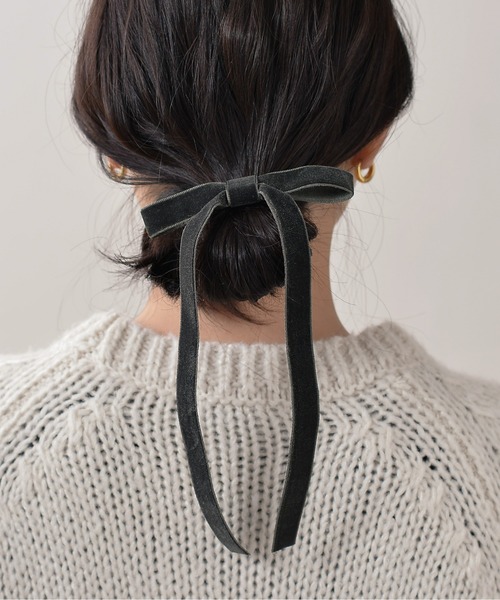 Monocoro toppi(モノコロトッピ)の「ベロア リボン ロング ヘアゴム(ヘアゴム・レディース・ブラウン/グレー/ブラック/カーキ・フリー)」の15枚目の写真