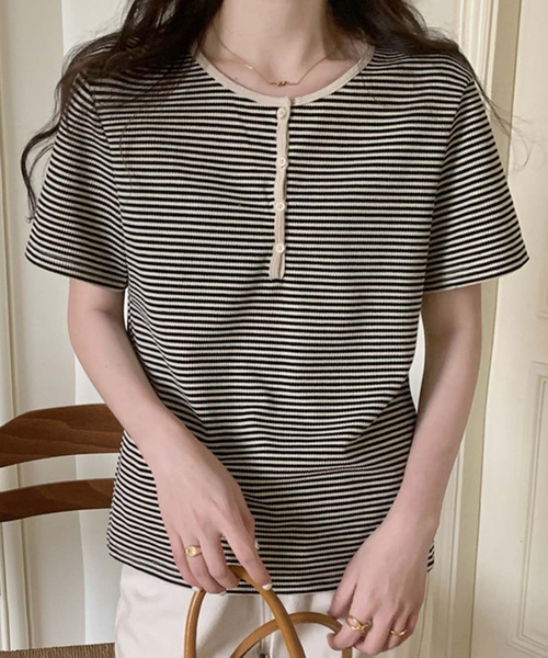 Girly Doll(ガーリードール)の「ヘンリーネックボーダートップス(Tシャツ/カットソー・レディース・ブラック/グリーン/パープル/ブルー/グレー・F)」の6枚目の写真