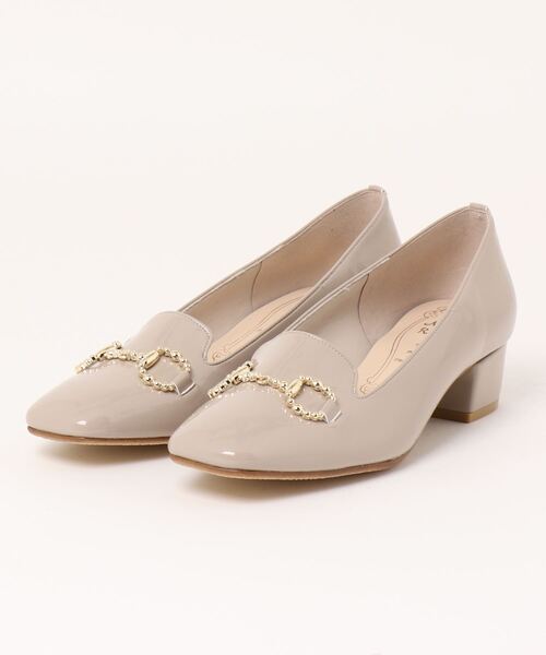 ASBee（アスビー）の「METAL ROUGE メタルルージュ レディース ビット付きスクエアトゥパンプス F016410（パンプス・レディース・ブラック/カーキ/ベージュ・23.0cm/24.0cm/23.5cm/22.5cm/24.5cm）」の2枚目の写真