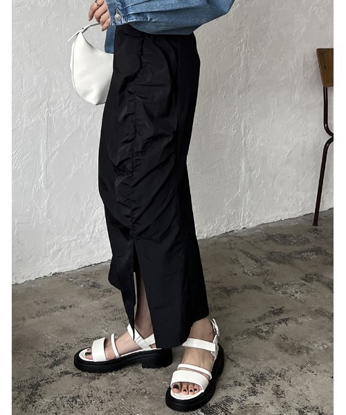 Re:EDIT（リエディ）の「[2023S/S COLLECTION][低身長/高身長サイズ有]シャーリングデザインスリットナロースカート（スカート・レディース・ベージュ/グレイッシュベージュ/ブラック・MEDIUM/SHORT/TALL/LARGE）」の4枚目の写真