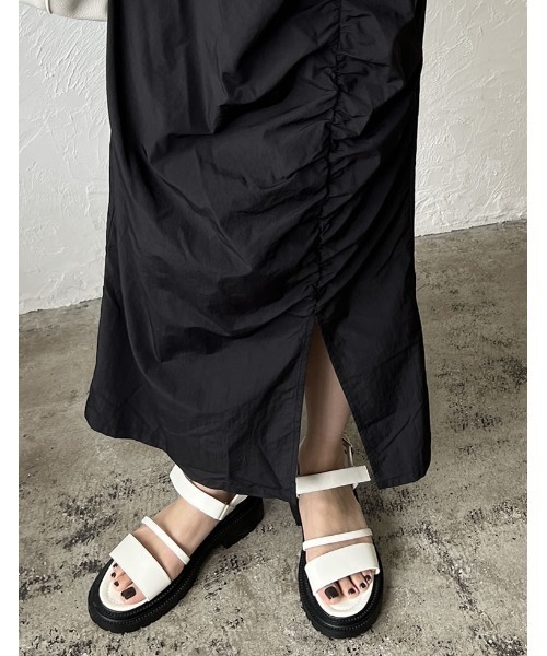 Re:EDIT（リエディ）の「[2023S/S COLLECTION][低身長/高身長サイズ有]シャーリングデザインスリットナロースカート（スカート・レディース・ベージュ/グレイッシュベージュ/ブラック・MEDIUM/SHORT/TALL/LARGE）」の7枚目の写真