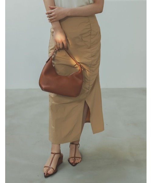 Re:EDIT（リエディ）の「[2023S/S COLLECTION][低身長/高身長サイズ有]シャーリングデザインスリットナロースカート（スカート・レディース・ベージュ/グレイッシュベージュ/ブラック・MEDIUM/SHORT/TALL/LARGE）」の8枚目の写真