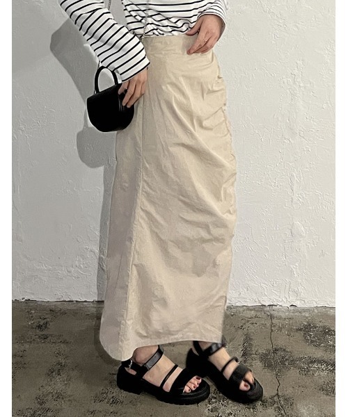 Re:EDIT（リエディ）の「[2023S/S COLLECTION][低身長/高身長サイズ有]シャーリングデザインスリットナロースカート（スカート・レディース・ベージュ/グレイッシュベージュ/ブラック・MEDIUM/SHORT/TALL/LARGE）」の13枚目の写真
