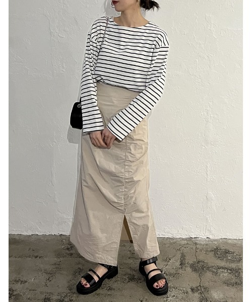 Re:EDIT（リエディ）の「[2023S/S COLLECTION][低身長/高身長サイズ有]シャーリングデザインスリットナロースカート（スカート・レディース・ベージュ/グレイッシュベージュ/ブラック・MEDIUM/SHORT/TALL/LARGE）」の15枚目の写真