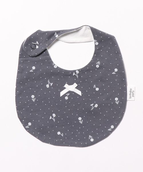 birthday party（バースデイパーティー）の「birthdayparty/【お揃い】天竺ドットフラワープリントコットンスタイ（スタイ/よだれかけ・キッズ・ピンク系その他/グレー系その他・ONESIZE）」の2枚目の写真