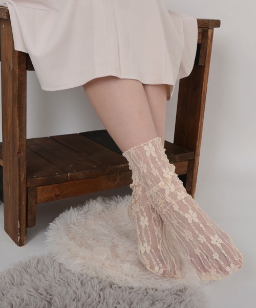 VIBGYOR Women（ヴィブジョー　ウィメン）の「【float】花柄 総レース クルー丈ソックス【6色展開】（ソックス/靴下・レディース・ブラック/ブルー/オフホワイト/ピンク/グリーン/ホワイト・FREE）」の3枚目の写真