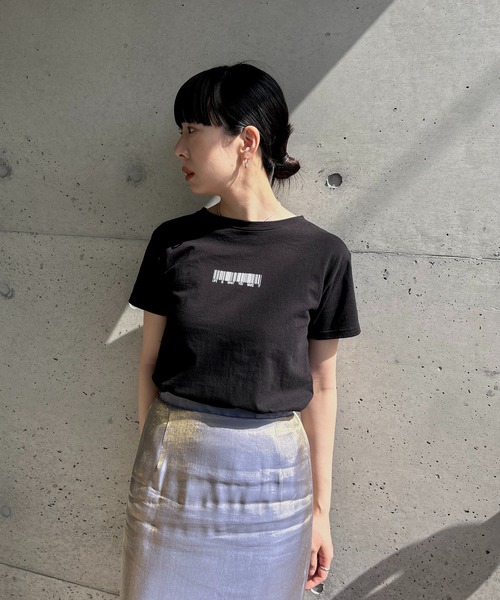 y/m by RIKA（イムバイリカ）の「バーコードTシャツ（Tシャツ/カットソー・レディース・オフホワイト/ブラック・FREE）」の3枚目の写真