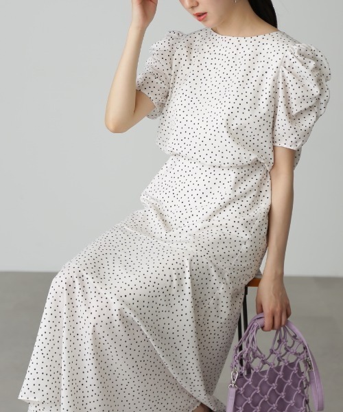 FREE'S MART（フリーズマート）の「【Sシリーズ対応】◇ボリュームスリーブマーメイドワンピース（ワンピース・レディース・ブラック系その他/オレンジ系その他/ブルー系その他/ホワイト系その他・MEDIUM/X-SMALL/SMALL）」の2枚目の写真