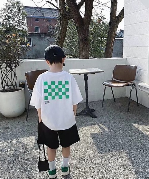 Tickle(ティックル)の「CHACKERプリントTシャツ(Tシャツ/カットソー・キッズ・ホワイト/ブラック・90/100/110/120/130/140/150)」の2枚目の写真