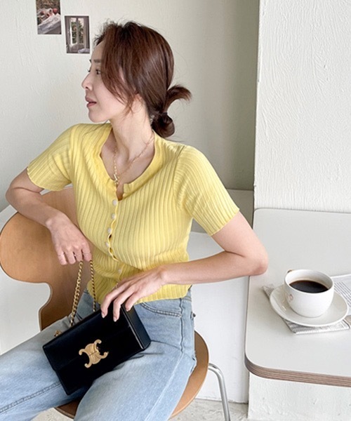 NANING9(ナンニング)の「NANING9 リブボタンニット半袖トップス(Tシャツ/カットソー・レディース・イエロー/オレンジ/アイボリー/ミント/ブラック・FREE)」の4枚目の写真