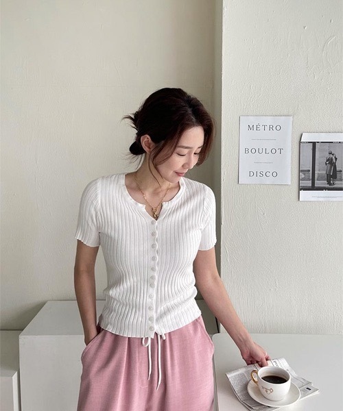 NANING9(ナンニング)の「NANING9 リブボタンニット半袖トップス(Tシャツ/カットソー・レディース・イエロー/オレンジ/アイボリー/ミント/ブラック・FREE)」の9枚目の写真