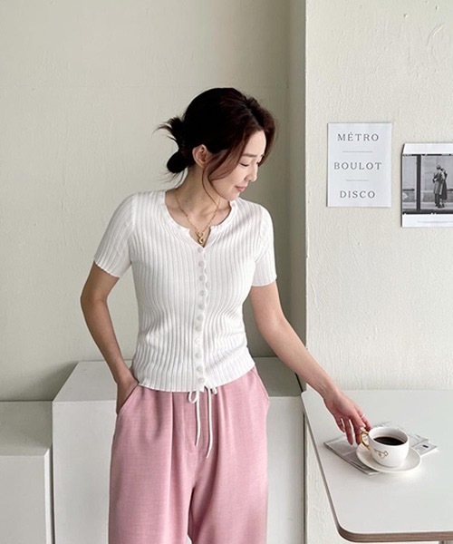 NANING9(ナンニング)の「NANING9 リブボタンニット半袖トップス(Tシャツ/カットソー・レディース・イエロー/オレンジ/アイボリー/ミント/ブラック・FREE)」の8枚目の写真