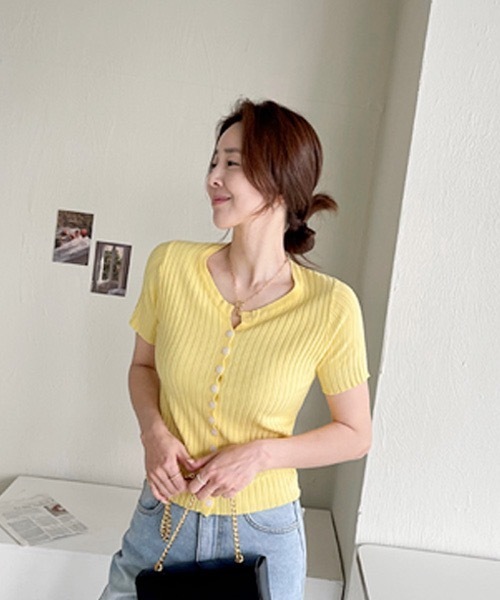 NANING9(ナンニング)の「NANING9 リブボタンニット半袖トップス(Tシャツ/カットソー・レディース・イエロー/オレンジ/アイボリー/ミント/ブラック・FREE)」の20枚目の写真