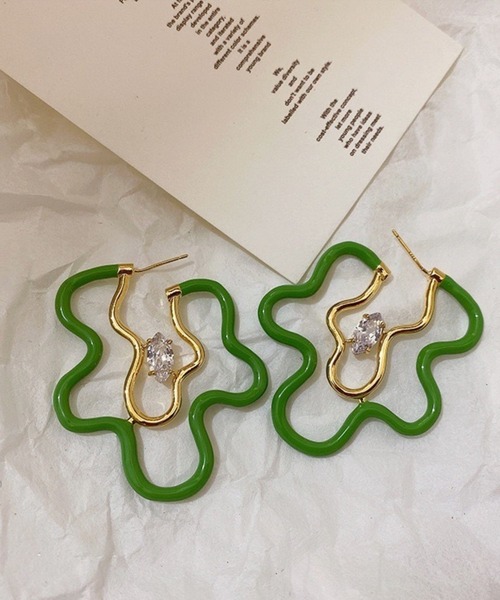 LYEON(リヨン)の「ウェーブフラワーピアス(ピアス(両耳用)・レディース・ブラック/ホワイト/グリーン・FREE)」の3枚目の写真