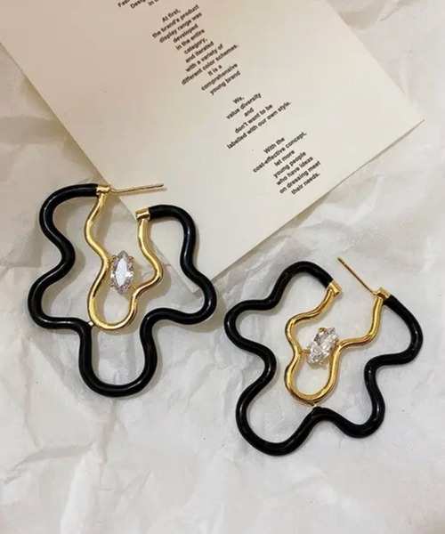 LYEON(リヨン)の「ウェーブフラワーピアス(ピアス(両耳用)・レディース・ブラック/ホワイト/グリーン・FREE)」の2枚目の写真