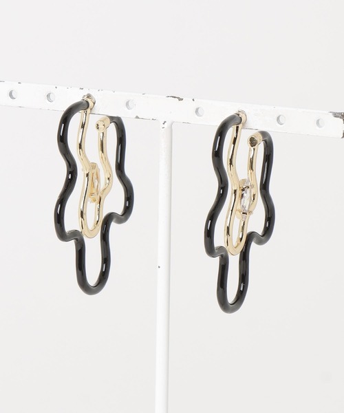 LYEON(リヨン)の「ウェーブフラワーピアス(ピアス(両耳用)・レディース・ブラック/ホワイト/グリーン・FREE)」の9枚目の写真