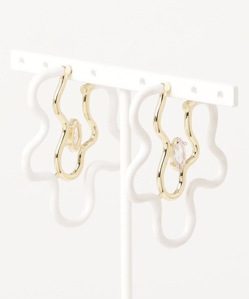 LYEON(リヨン)の「ウェーブフラワーピアス(ピアス(両耳用)・レディース・ブラック/ホワイト/グリーン・FREE)」の10枚目の写真