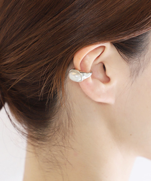 VERMEIL par iena(ヴェルメイユパーイエナ)の「【PLOW /プラウ】Pearl Ear Cuff(イヤーカフ・レディース・アイボリー・FREE)」の5枚目の写真