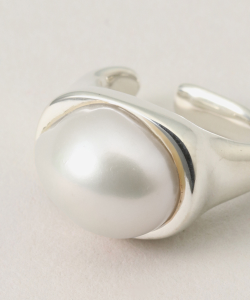 VERMEIL par iena(ヴェルメイユパーイエナ)の「【PLOW /プラウ】Pearl Ear Cuff(イヤーカフ・レディース・アイボリー・FREE)」の3枚目の写真