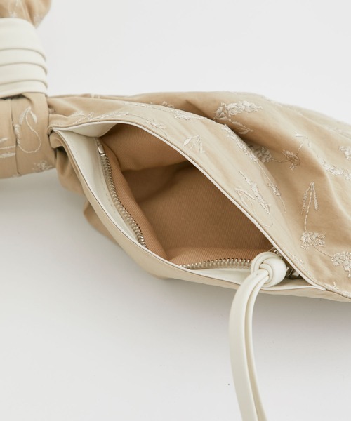 THE PERMANENT EYE(ザパーマネントアイ)の「【SAGAN vienna/サガンヴィエンナ】MISER BAG EMBROIDERY/ハンドバッグ(ハンドバッグ・レディース・ベージュ/ブラック・FREE)」の7枚目の写真