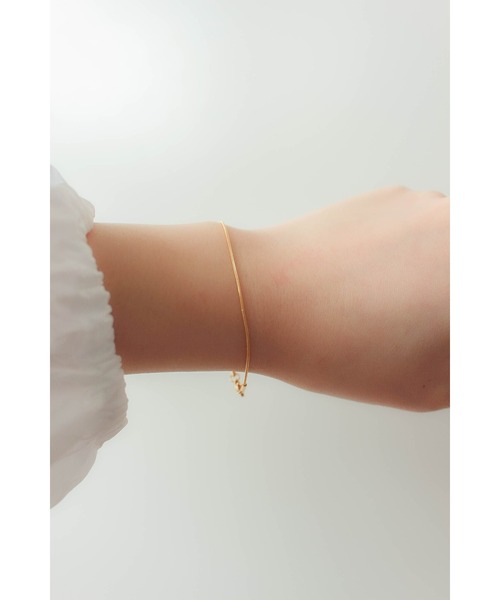 ebine(エビネ)の「1mm Simple Bracelet 金属アレルギー対応 サージカルステンレス(ブレスレット・レディース・ゴールド/シルバー/ピンクゴールド・FREE)」の2枚目の写真