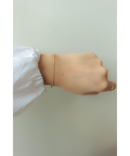 ebine(エビネ)の「1mm Simple Bracelet 金属アレルギー対応 サージカルステンレス(ブレスレット・レディース・ゴールド/シルバー/ピンクゴールド・FREE)」の6枚目の写真