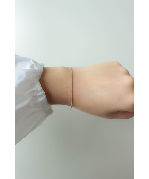 ebine(エビネ)の「1mm Simple Bracelet 金属アレルギー対応 サージカルステンレス(ブレスレット・レディース・ゴールド/シルバー/ピンクゴールド・FREE)」の4枚目の写真
